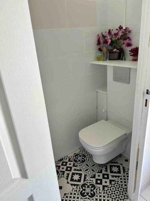 5Min Futuroscope 80M2 - 3 Chambres - Parking Prive - Wifi - Jardin Chasseneuil-du-Poitou Exterior foto